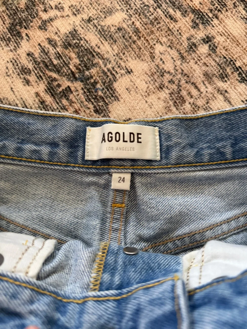 AGOLDE High‎ Rise Jean Shorts Light Wash Distressed 24
